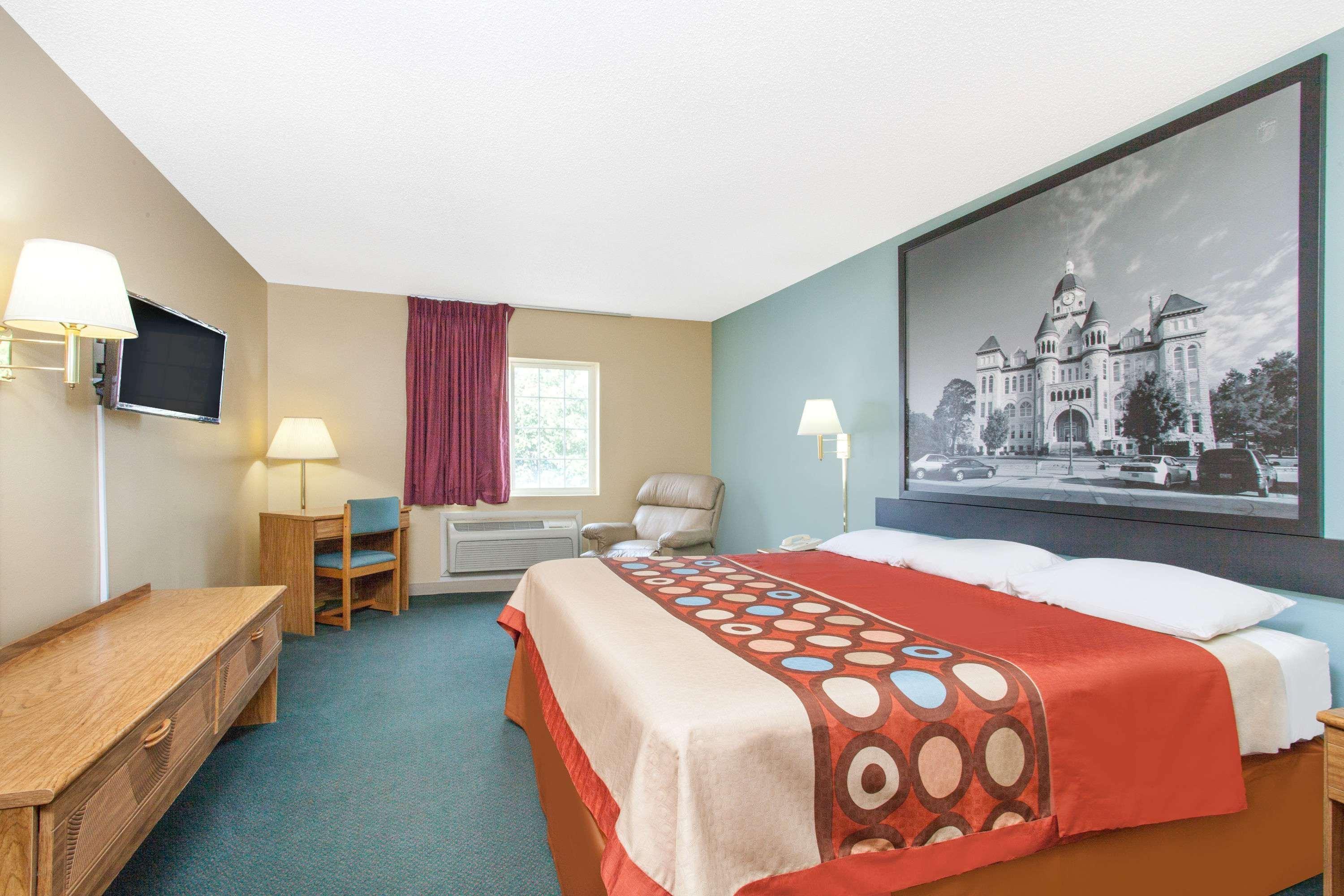 Super 8 By Wyndham Carthage Hotell Exteriör bild